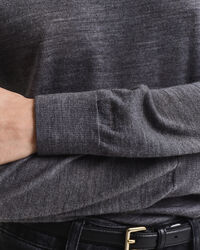 Camisola de gola alta em lã de merino extrafina