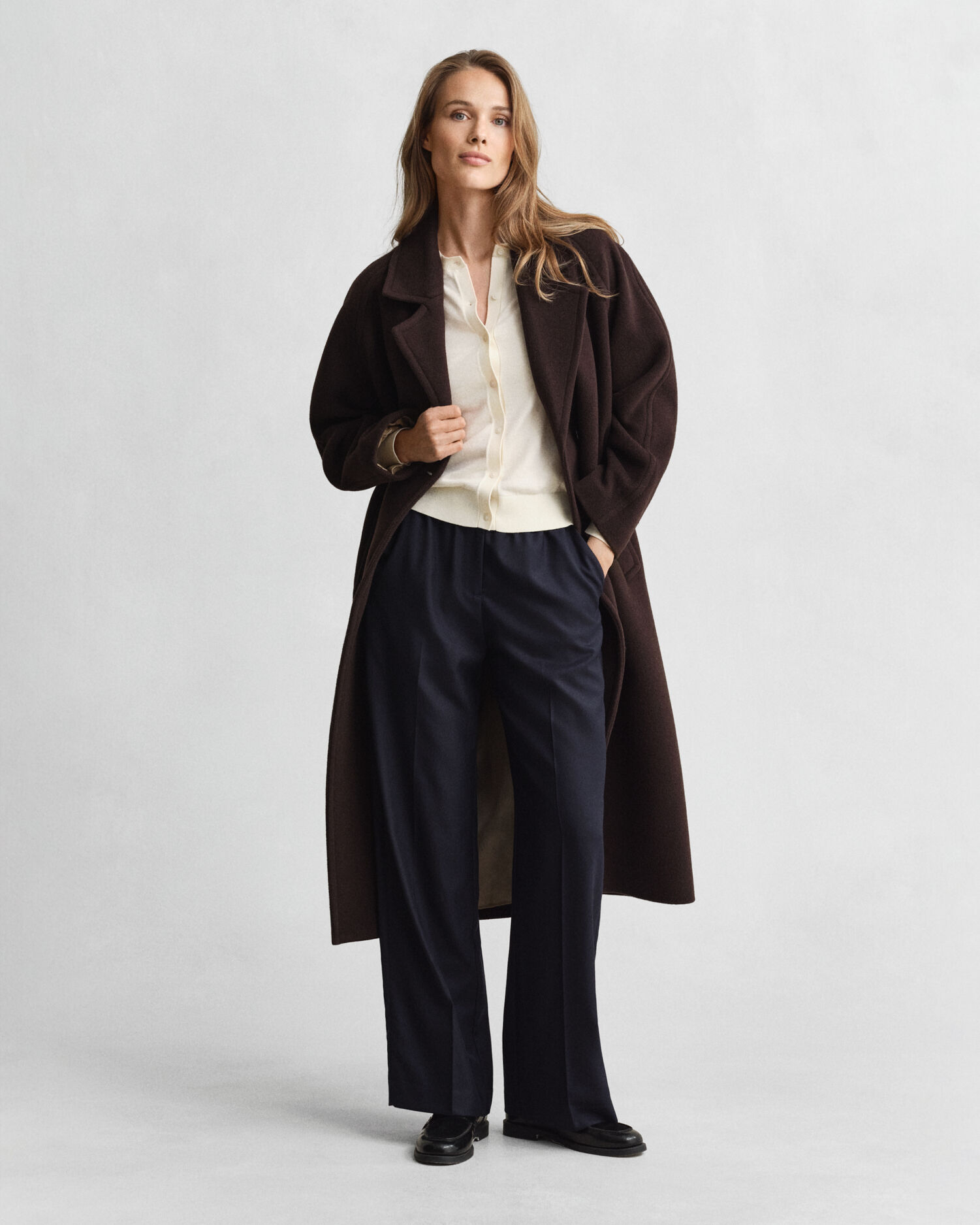 Casaco de malha com decote redondo leve