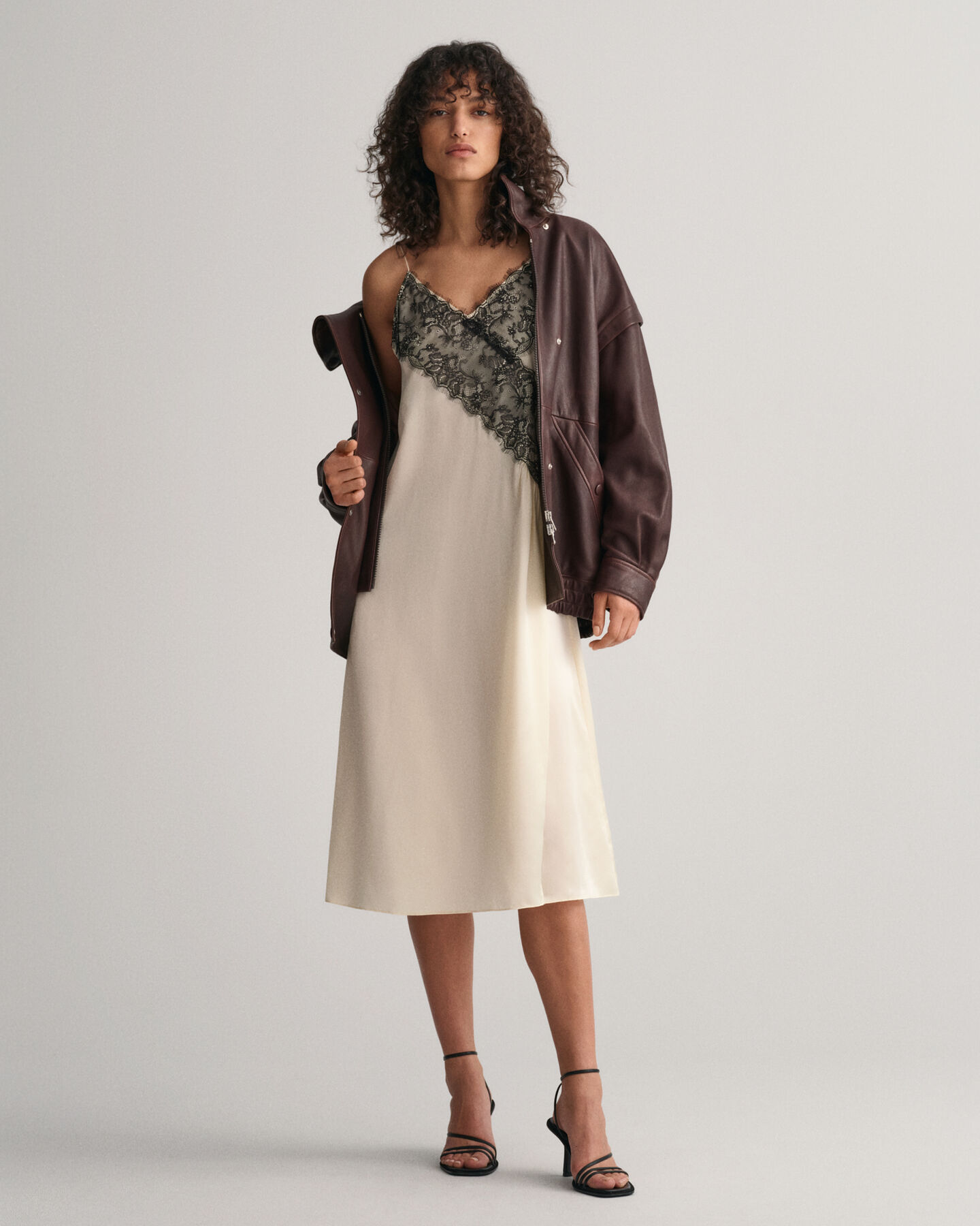 Vestido estilo camisa de noite com renda