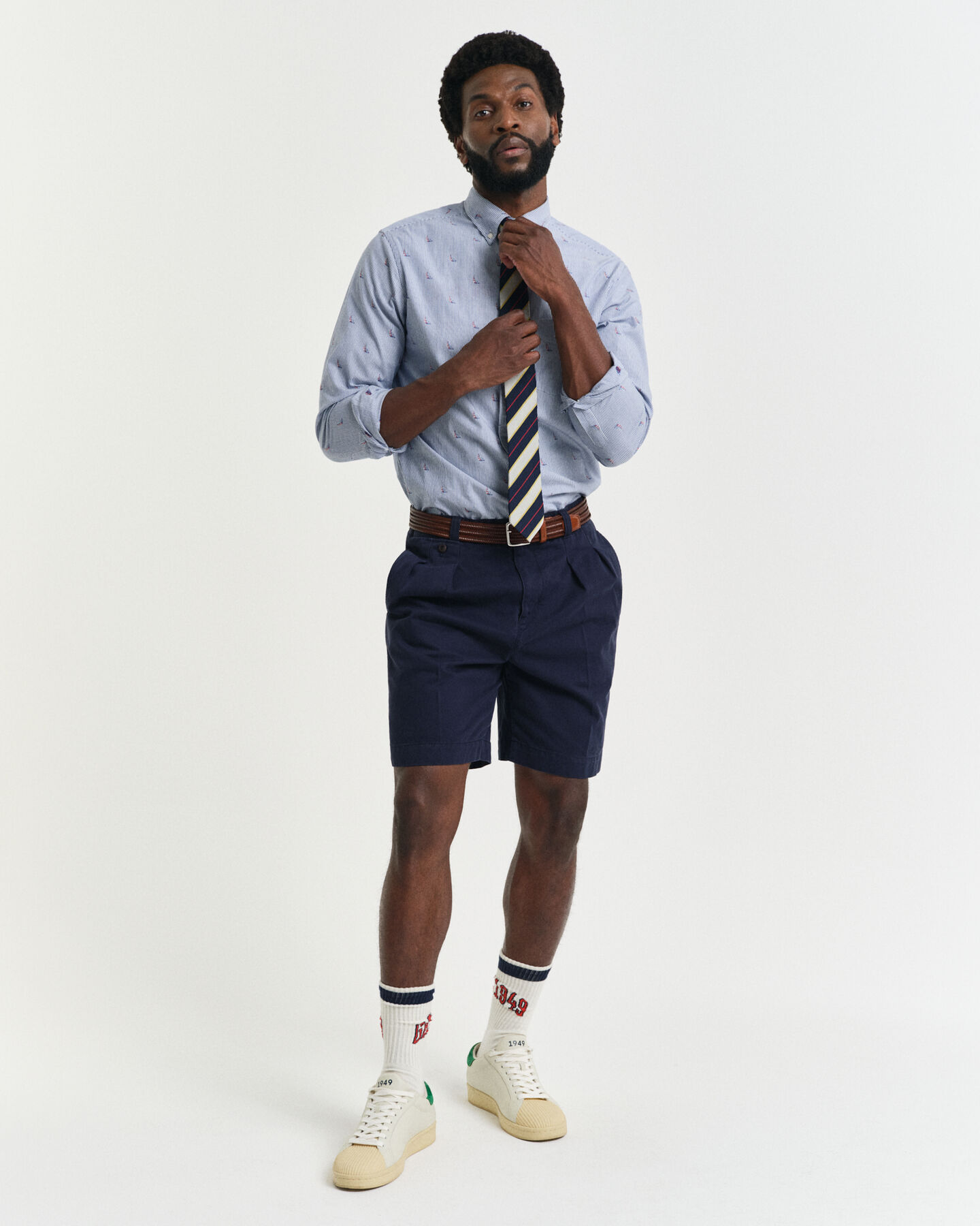 Calções chino em sarja e algodão relaxed fit