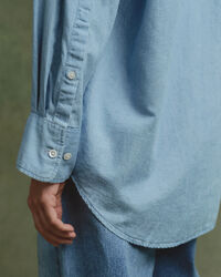 Camisa em chambray oversized