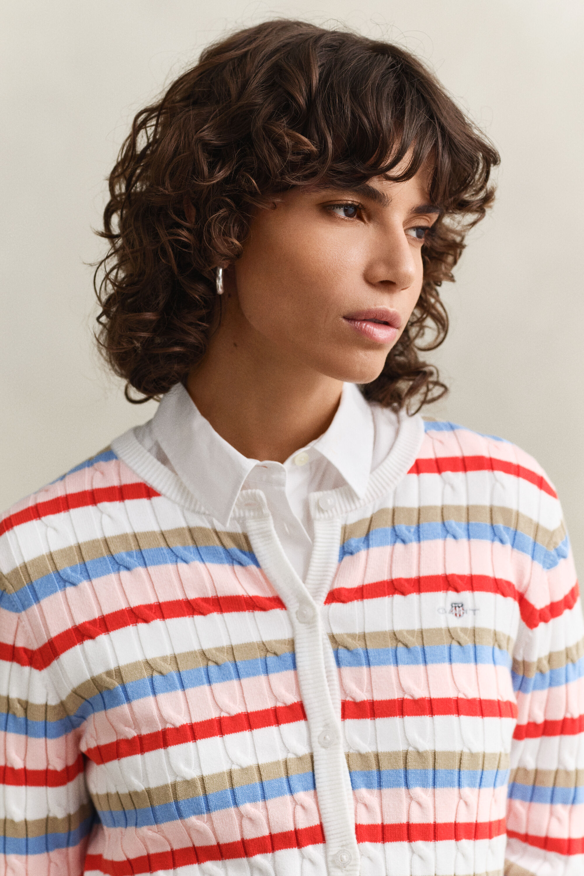 Casaco de malha entrançada às riscas