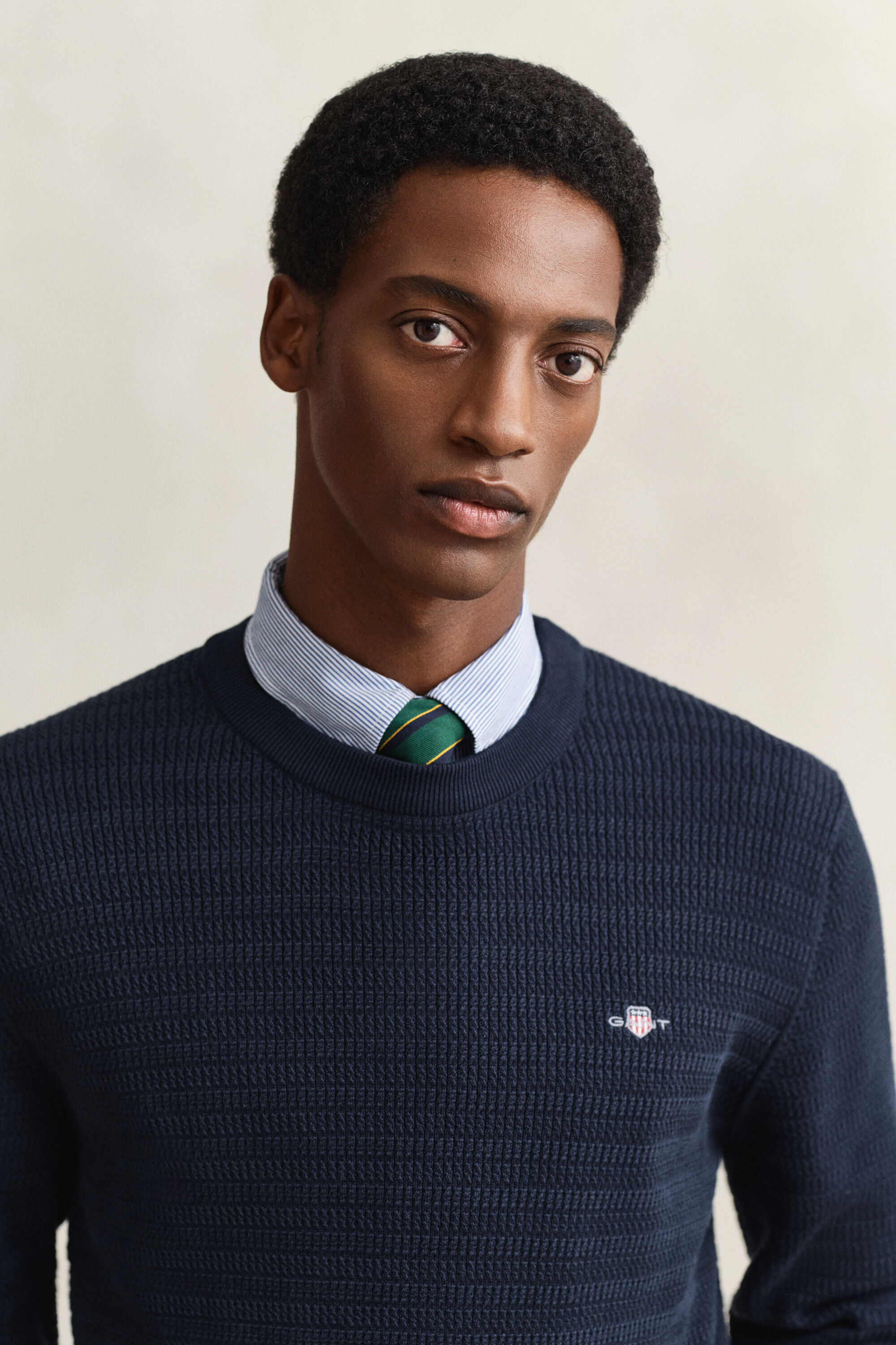 Camisola em mini malha entrançada com decote redondo