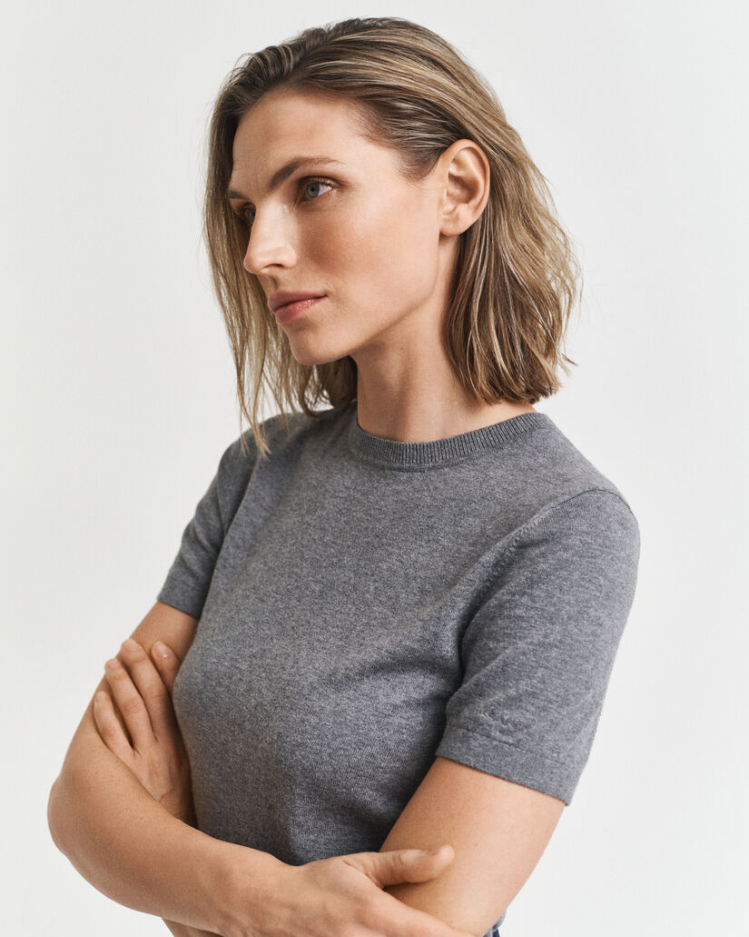 Camisola de malha leve com decote redondo e manga curta