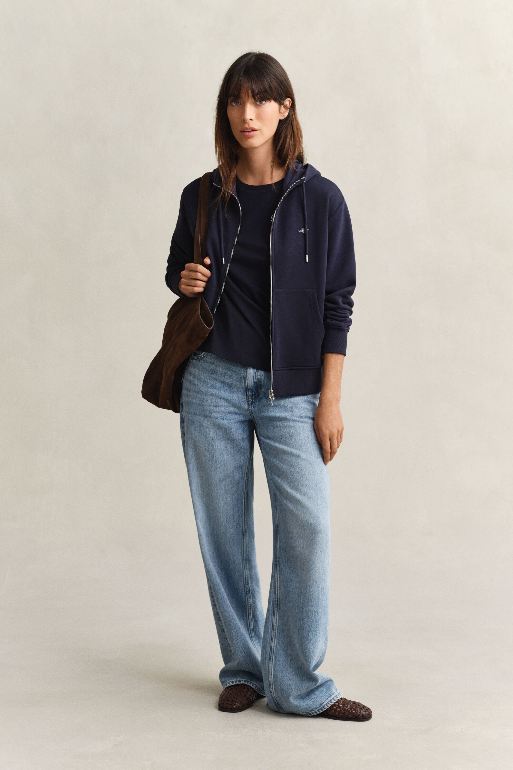 Sweatshirt com capuz e fecho Shield