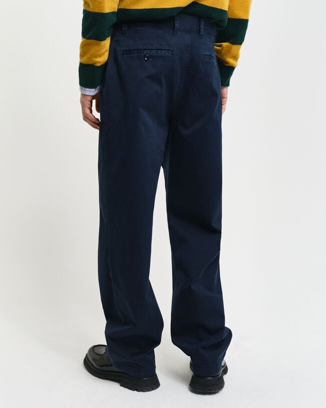 Cal&ccedil;as chino em sarja e algod&atilde;o relaxed fit