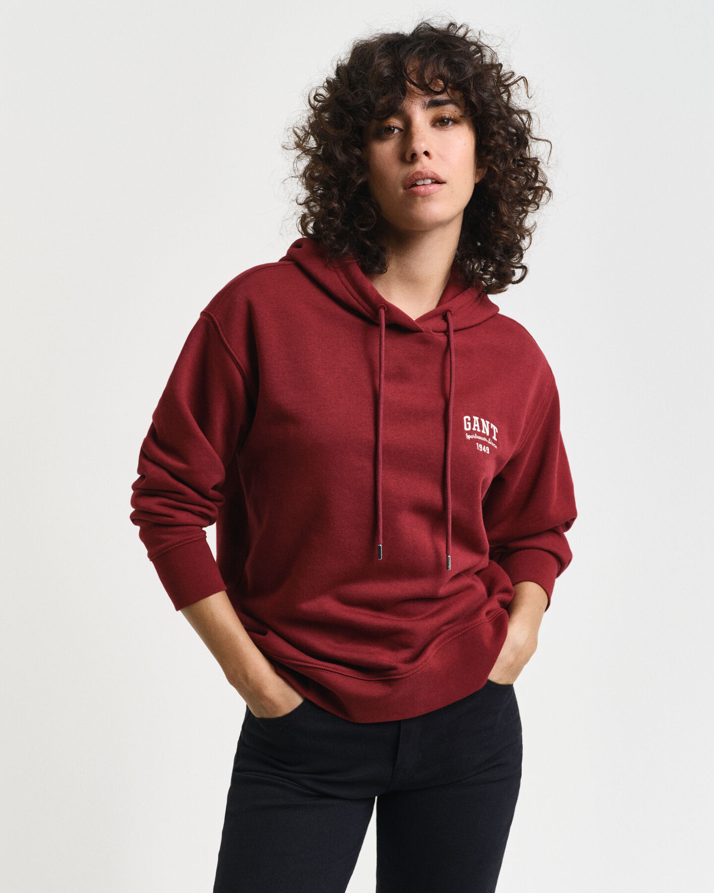 Sweatshirt com capuz e grafismo pequeno