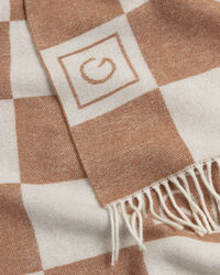 Cachecol em l&atilde; com padr&atilde;o de xadrez no mesmo tom