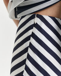 Saia às riscas Chevron