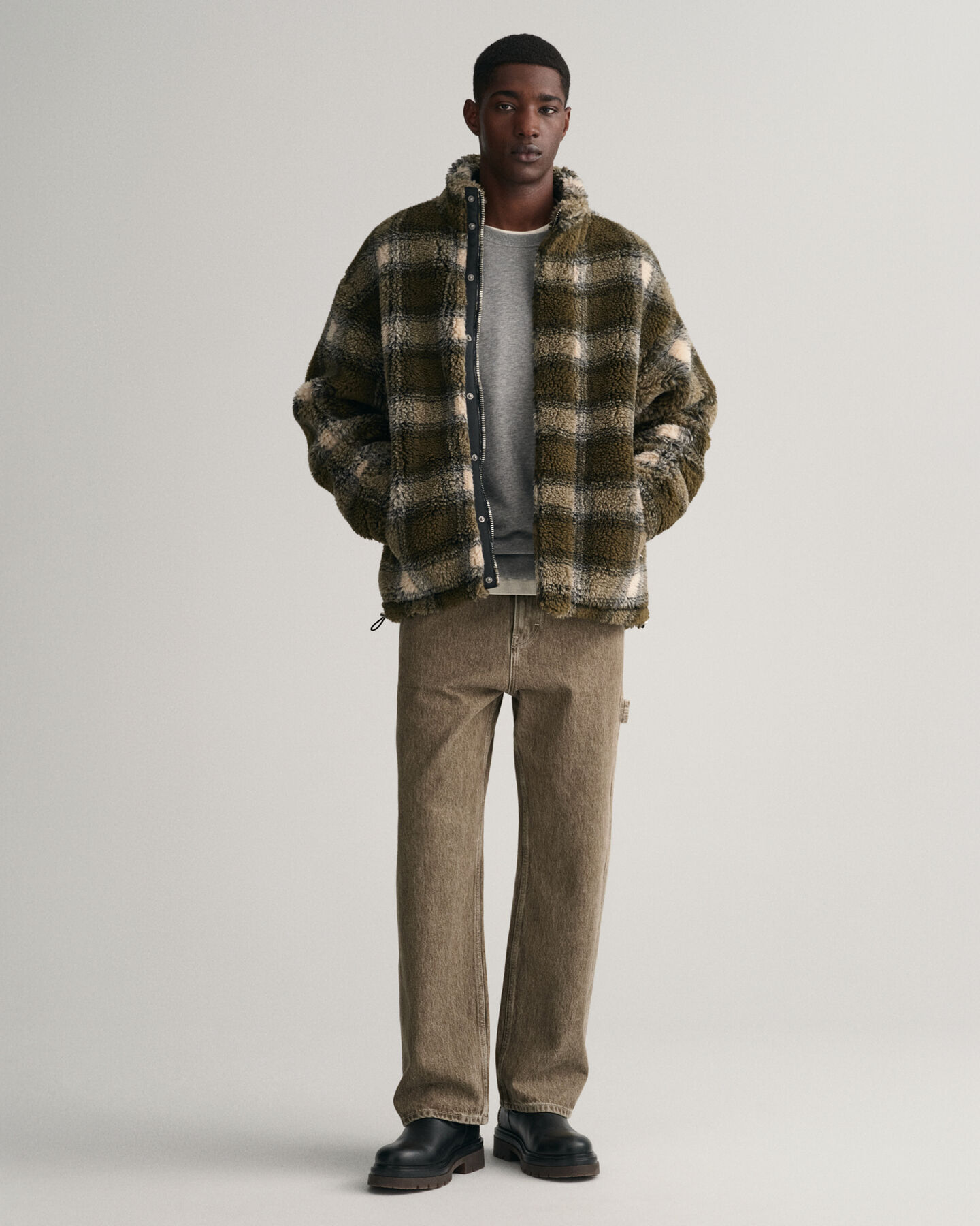 Polar com fecho de correr axadrezado