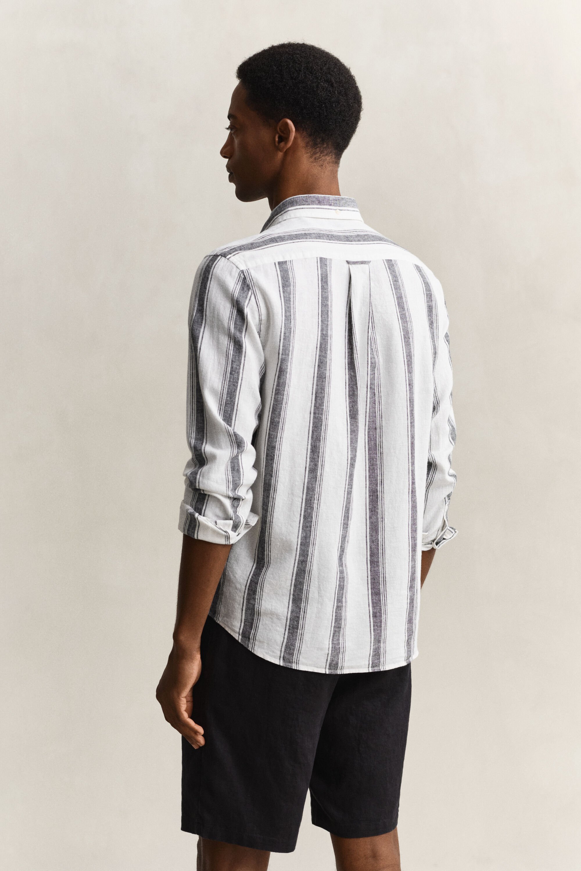 Camisa em mistura de linho às riscas