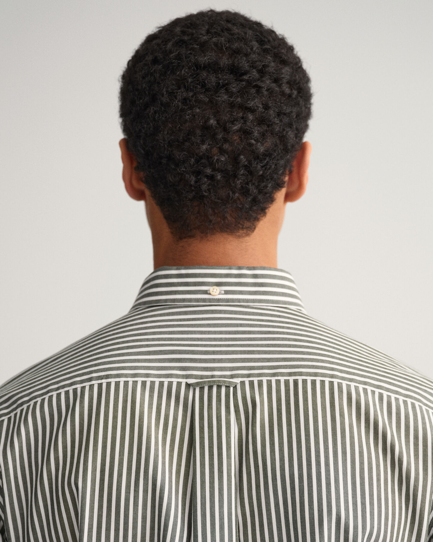 Camisa em popelina &agrave;s riscas regular fit