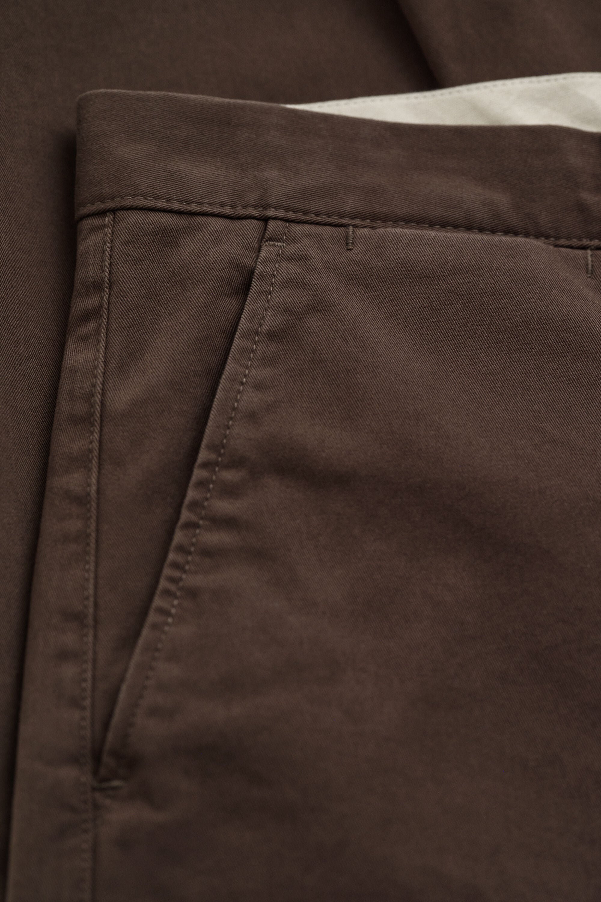 Calças chino confortáveis regular fit