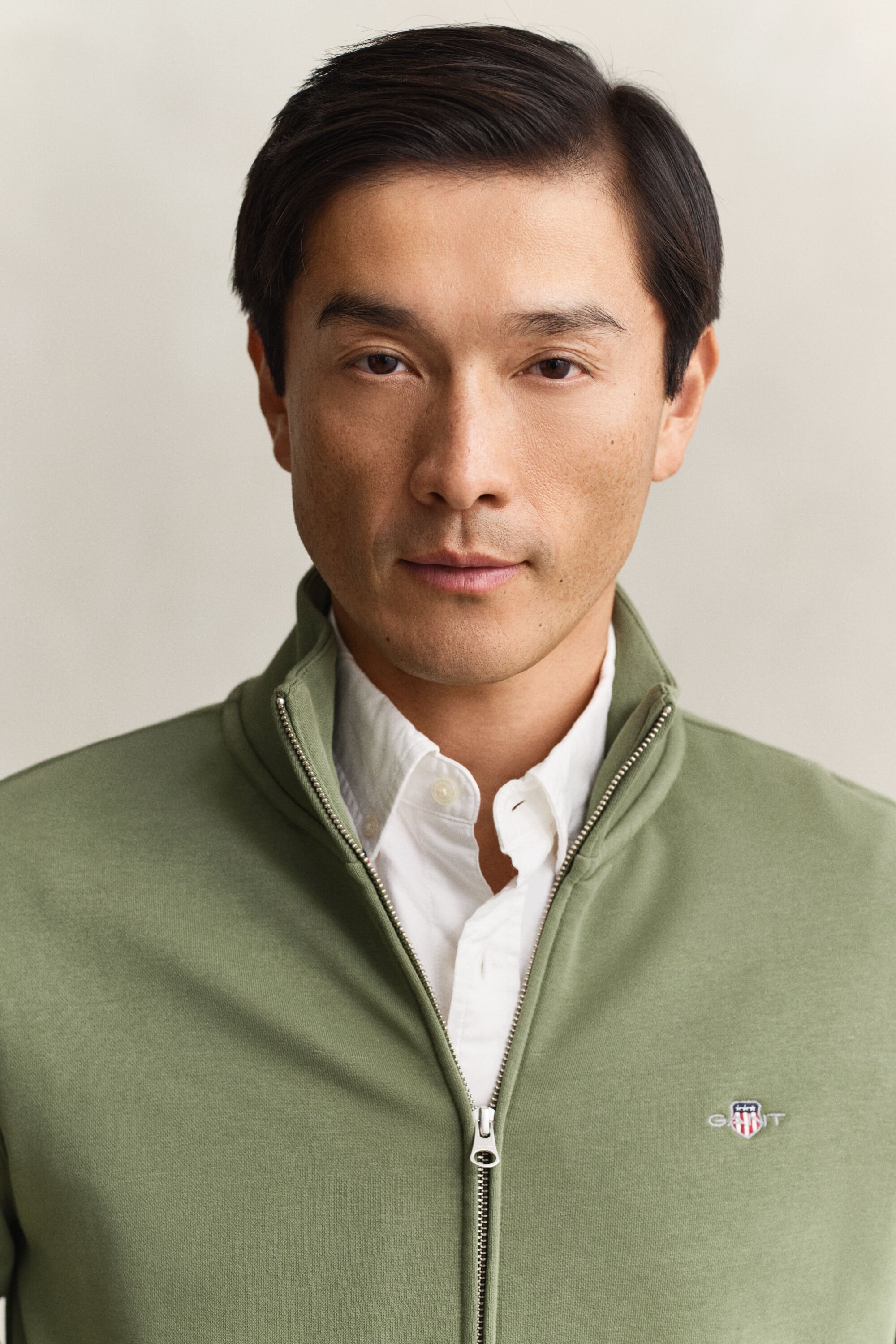 Sweatshirt com capuz e fecho de correr Shield