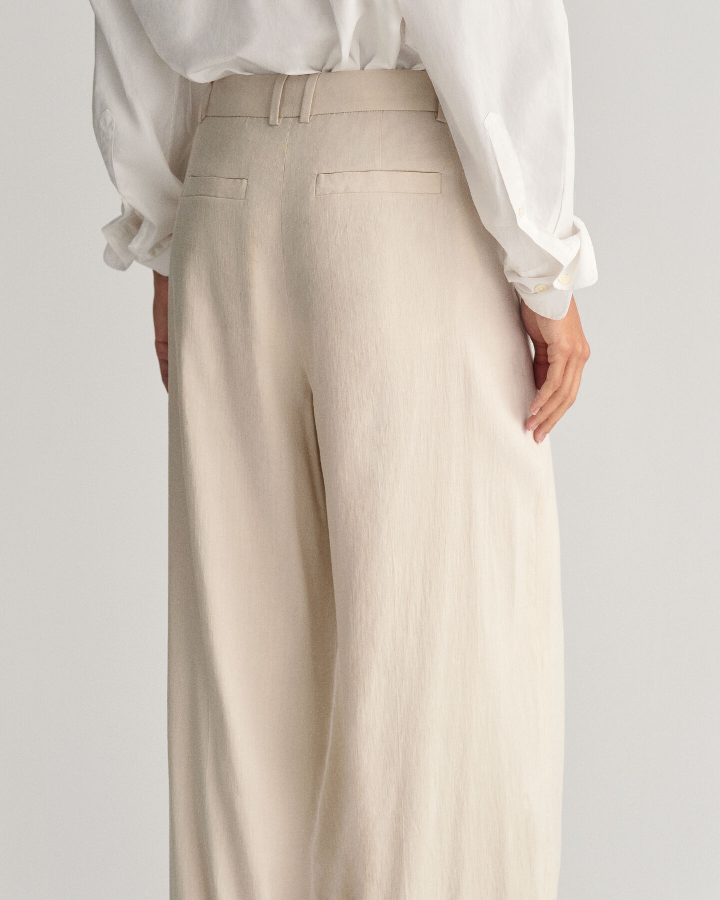 Calças sob medida em linho com elastano relaxed fit