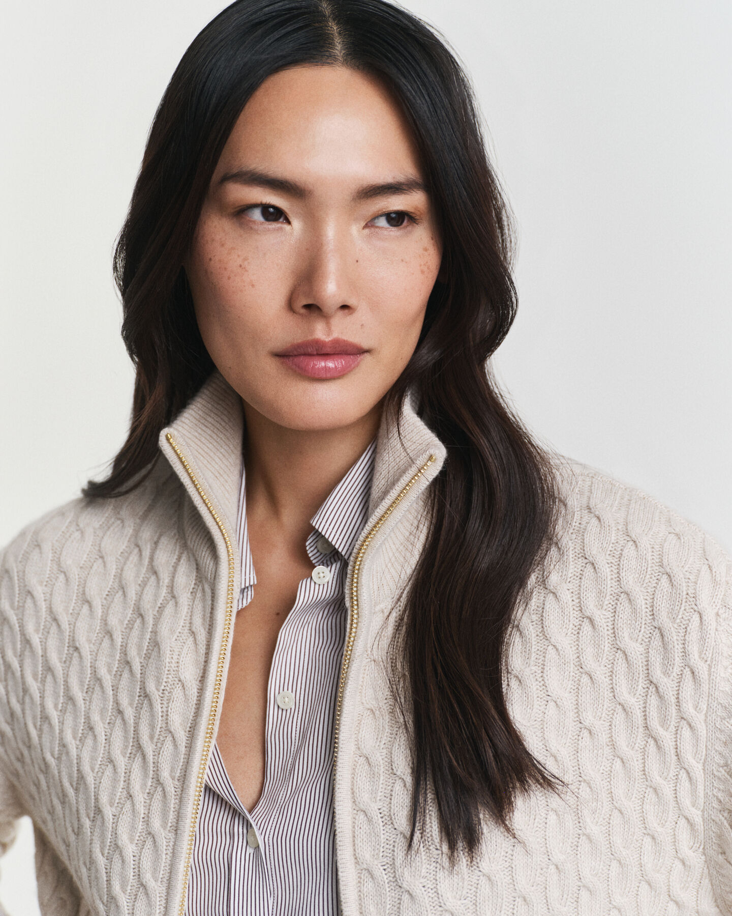 Casaco de malha entrançada com fecho de correr