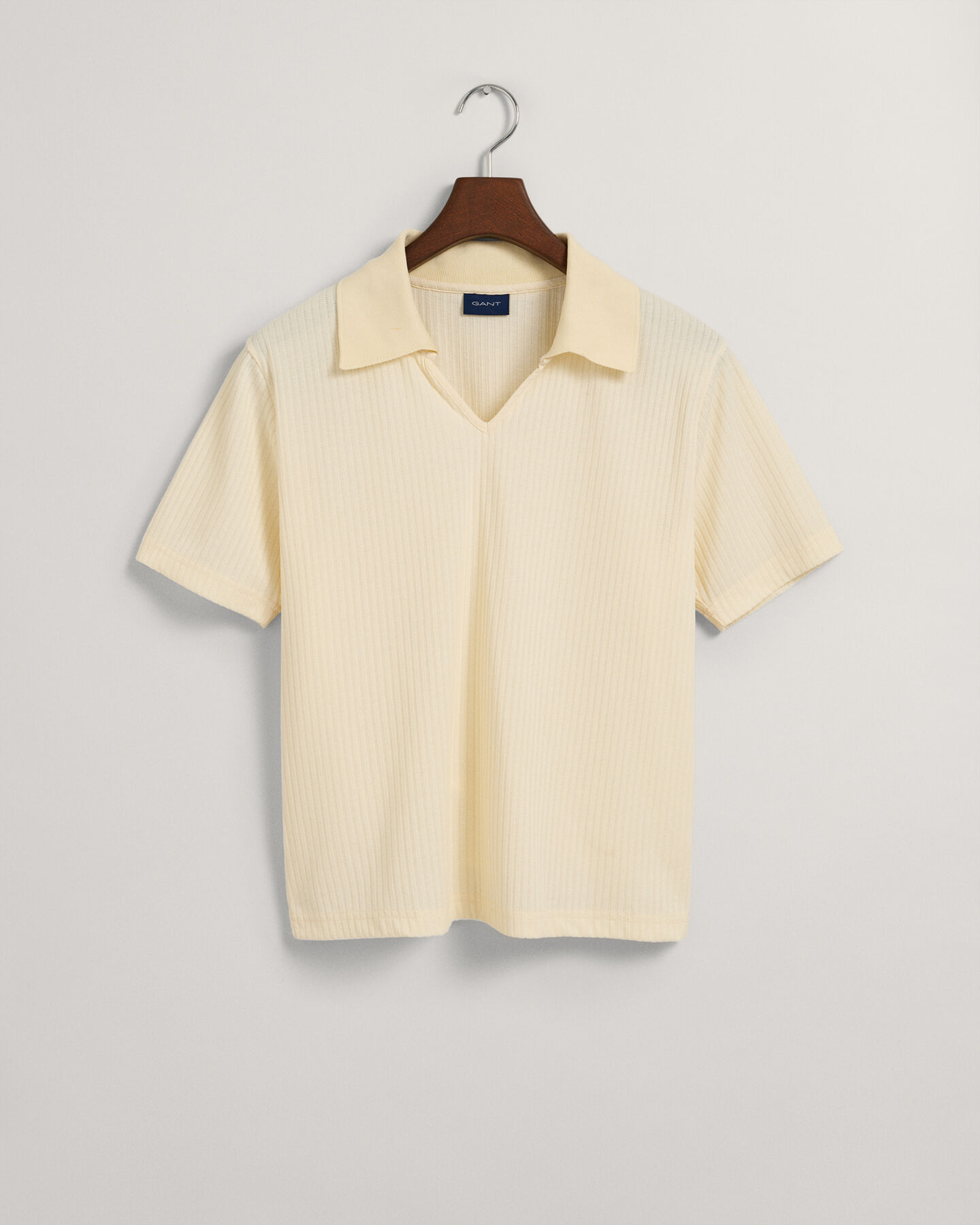 Polo em algod&atilde;o piqu&eacute; inspirado nos anos&nbsp;70