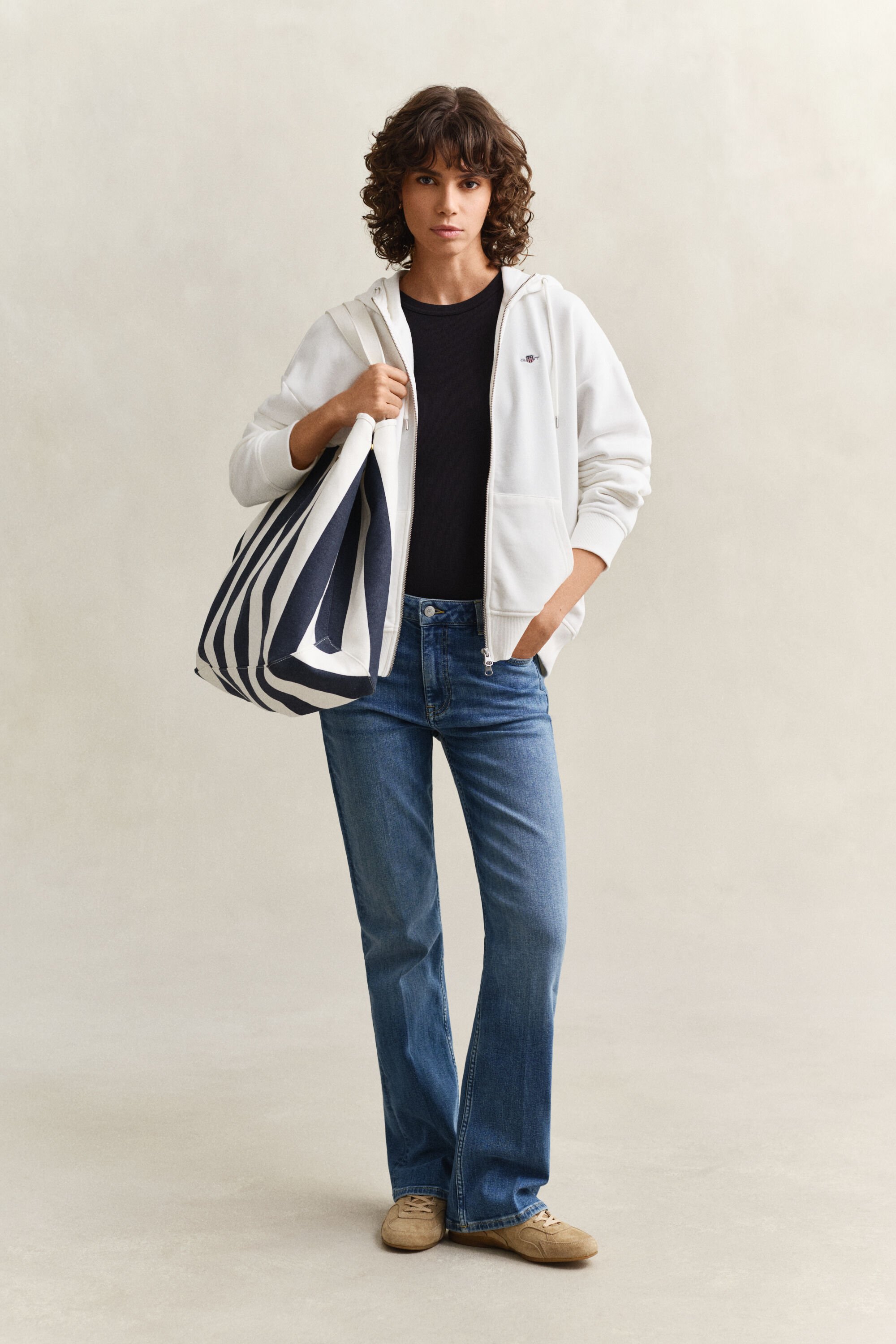 Sweatshirt com capuz e fecho Shield