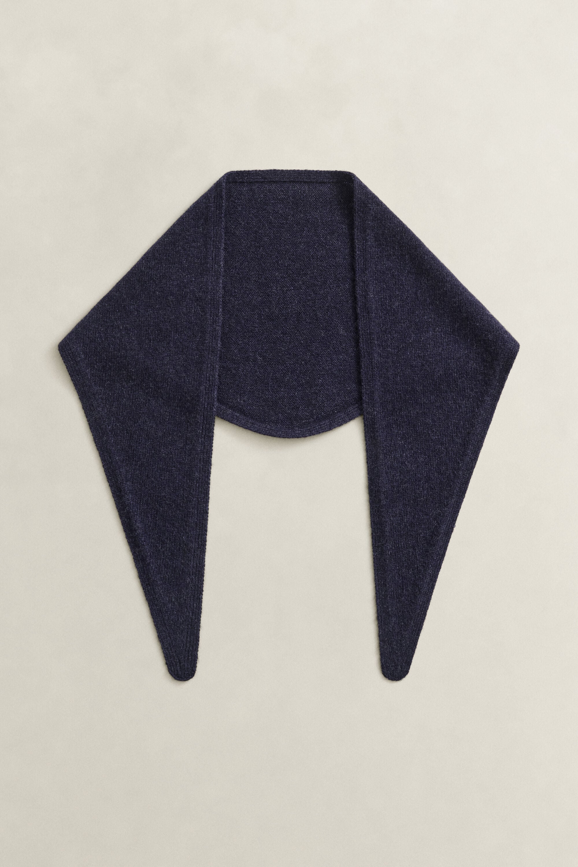 Cachecol triangular em lã e caxemira
