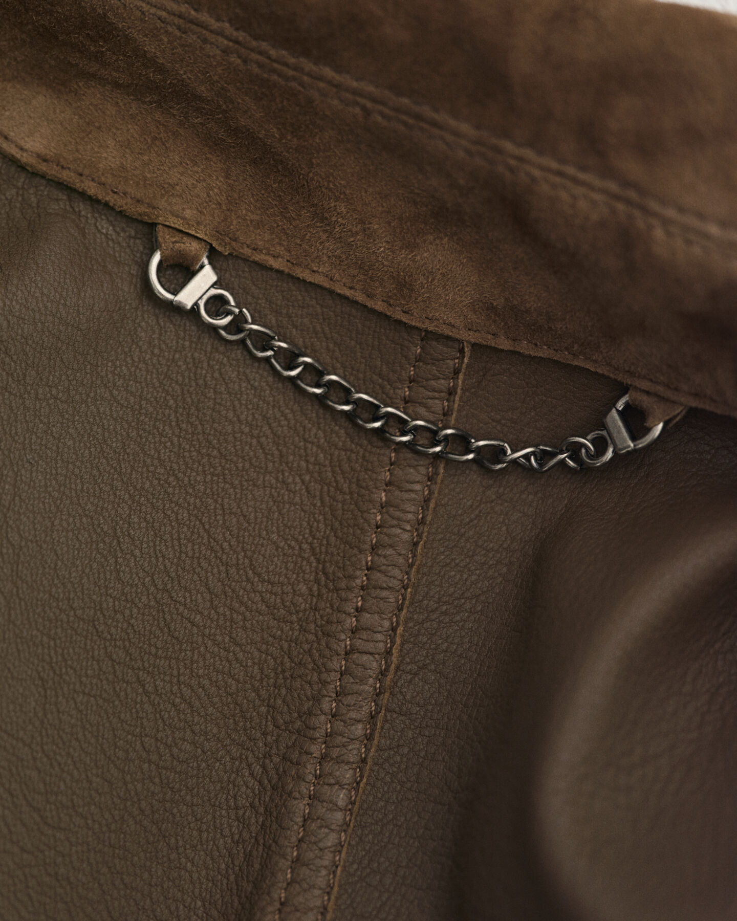 Casaco de aviador em camurça