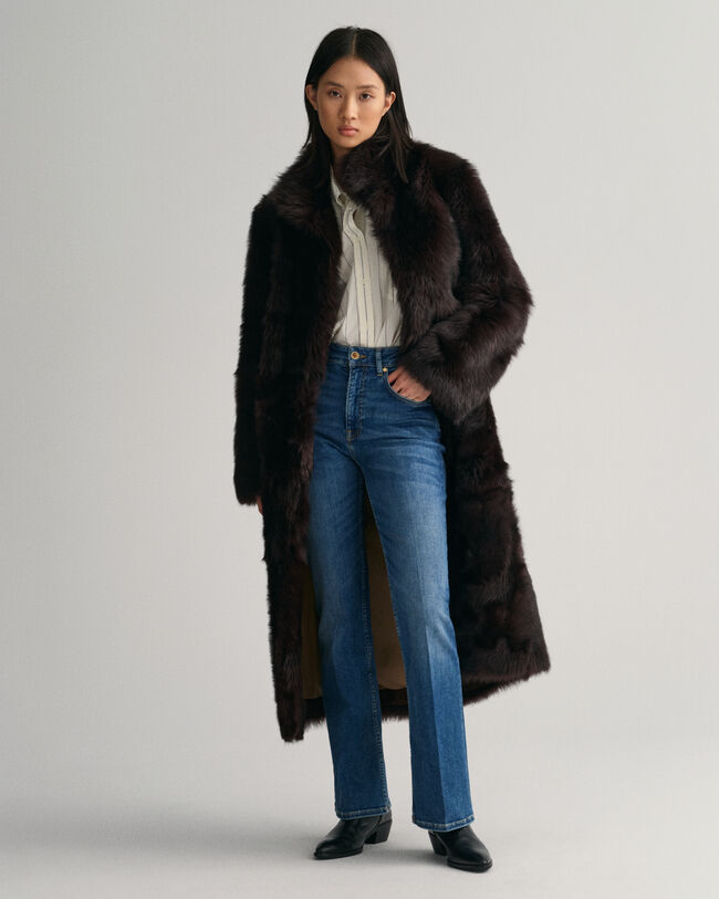 Sobretudo comprido forrado com lã de bezerro