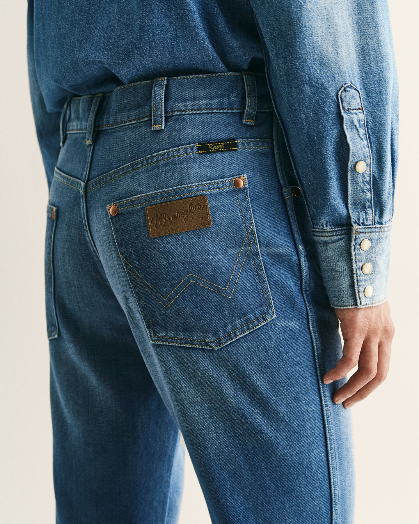 Calças de ganga Bootcut Wrangler x GANT