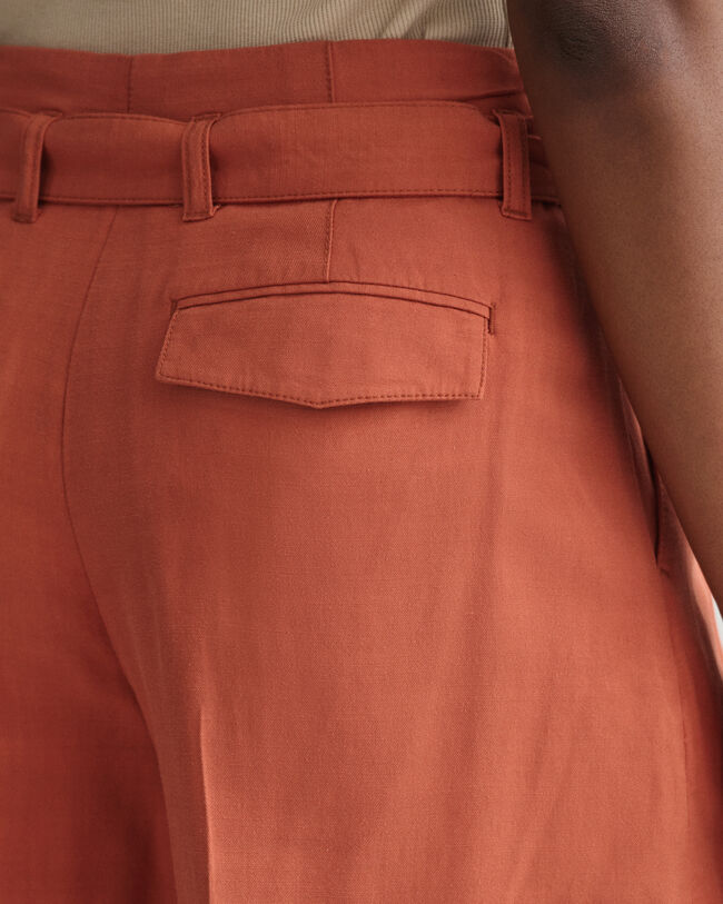 Cal&ccedil;&otilde;es com cinto relaxed fit