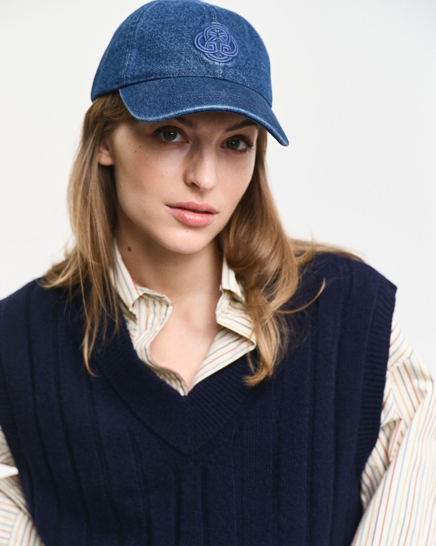 Colete com decote em V em lã com canelado largo