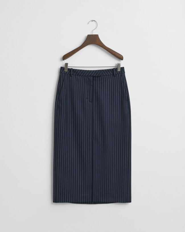 Saia de comprimento médio às riscas