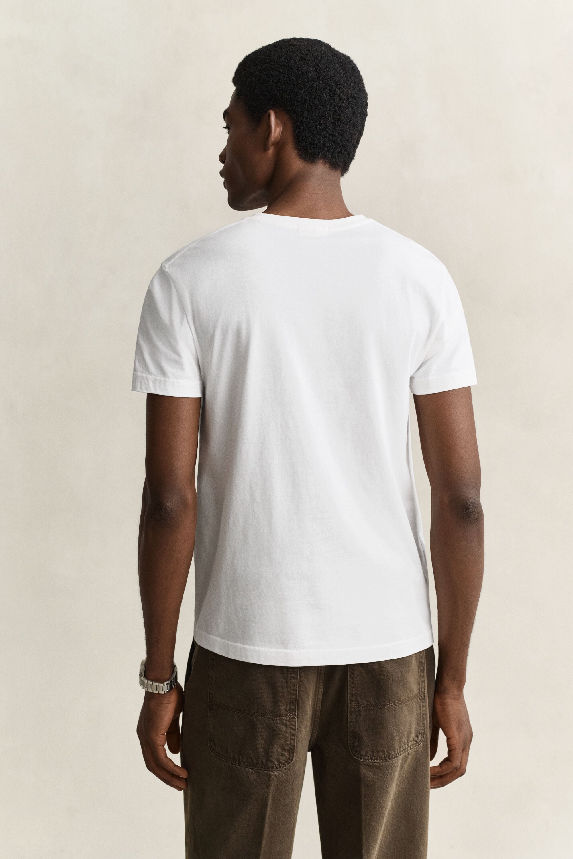 T-shirt com decote em V Shield