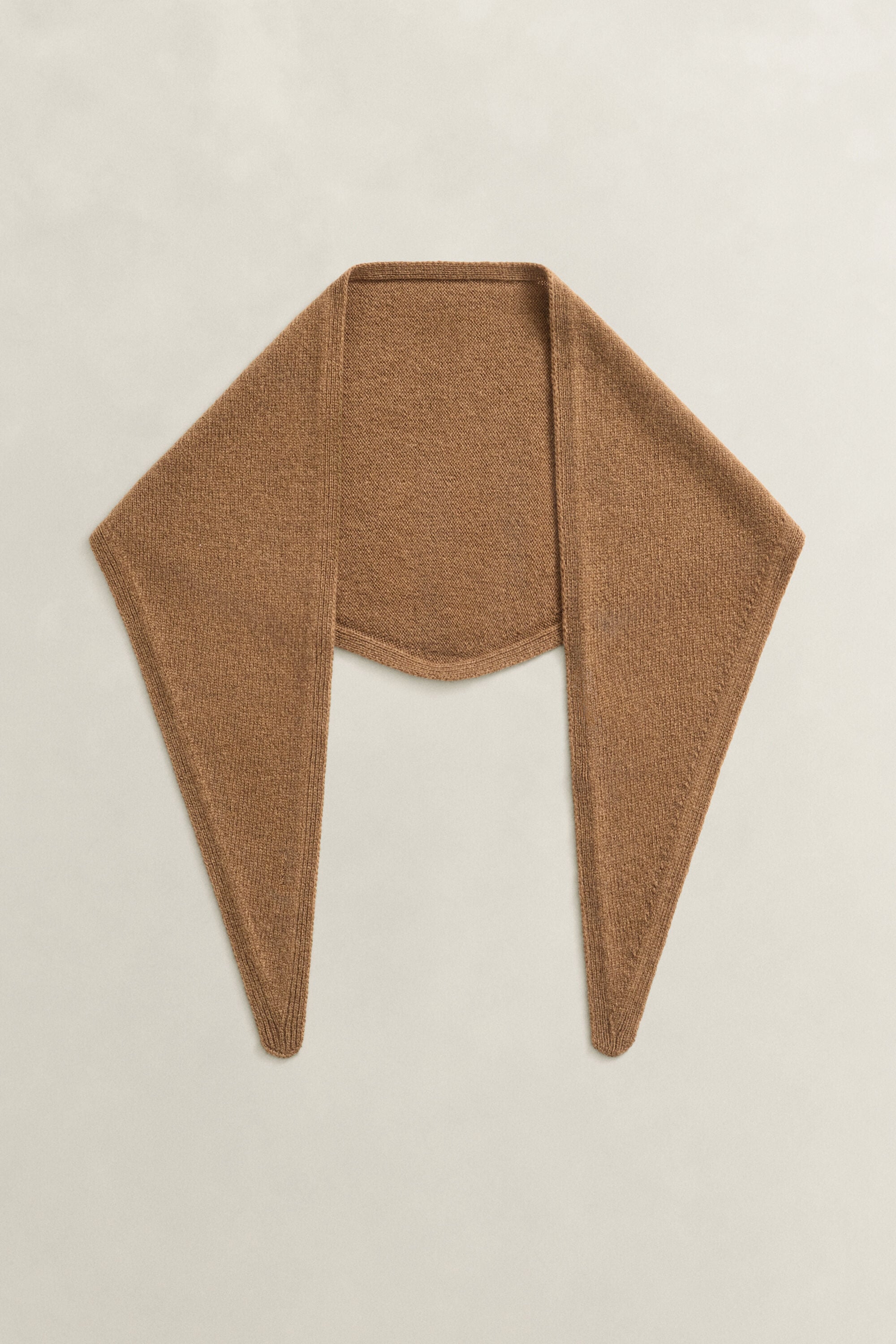 Cachecol triangular em lã e caxemira