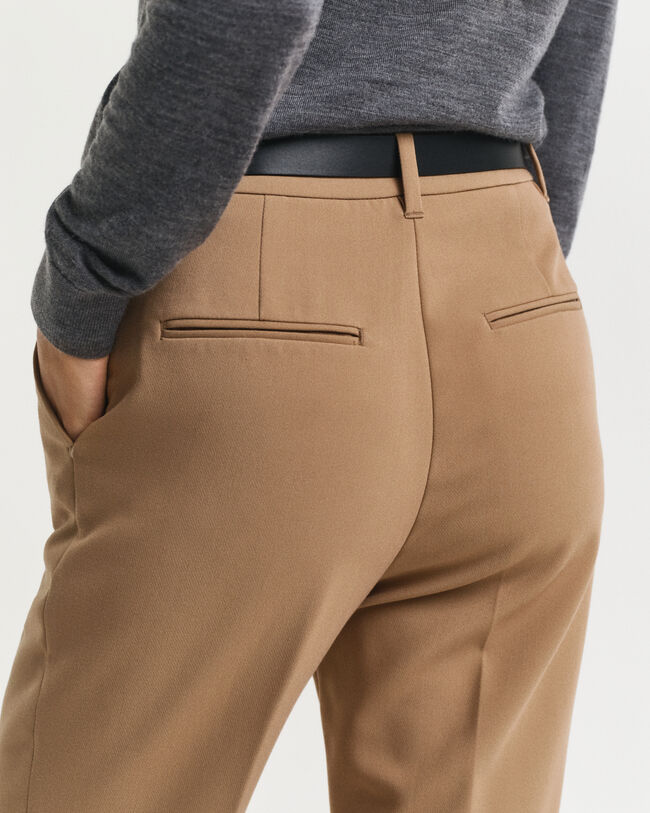 Calças evasê slim fit