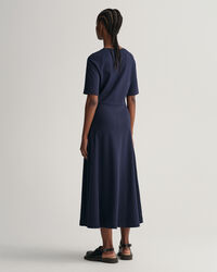 Vestido com decote redondo de manga curta evas&ecirc;