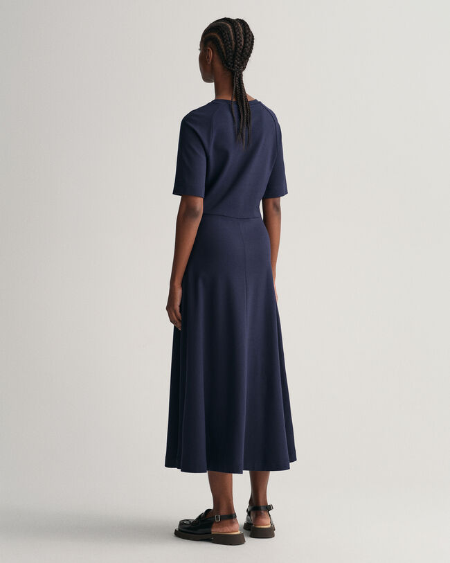 Vestido com decote redondo de manga curta evas&ecirc;