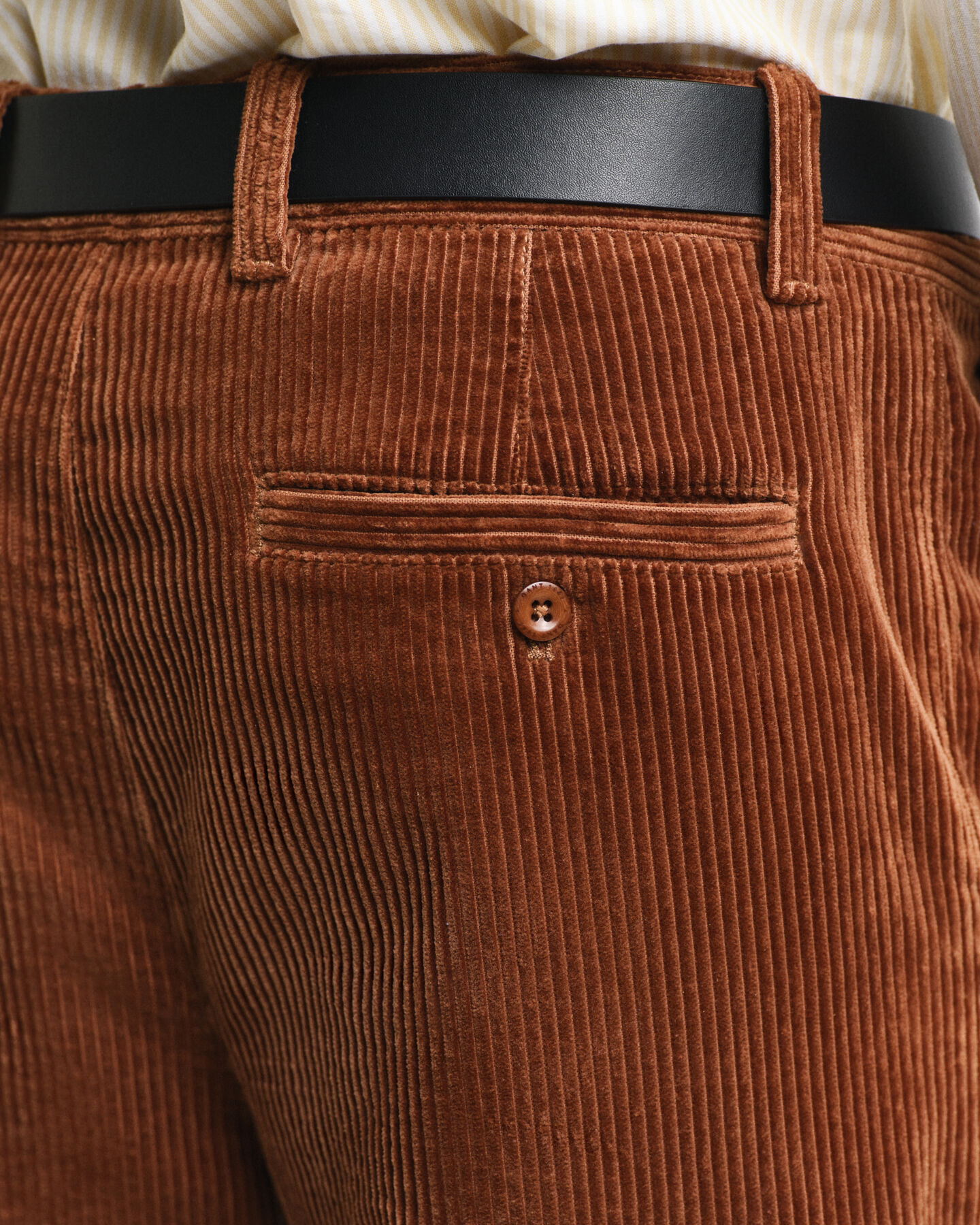 Calças em bombazina com perna larga relaxed fit