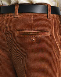 Calças em bombazina com perna larga relaxed fit