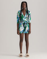 Macacão curto com padrão paisley