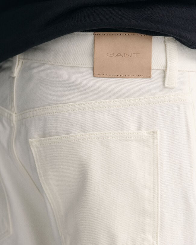 Calças de ganga com perna a direito brancas