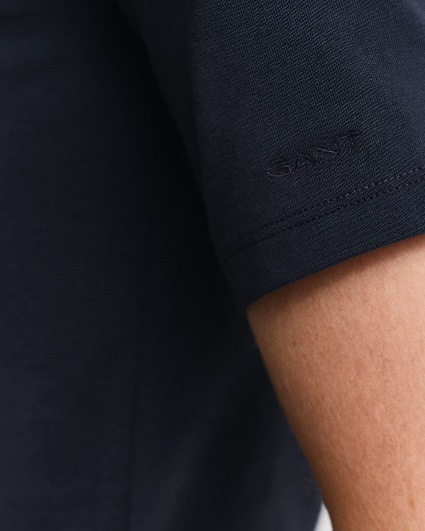 Camisola com decote redondo profundo