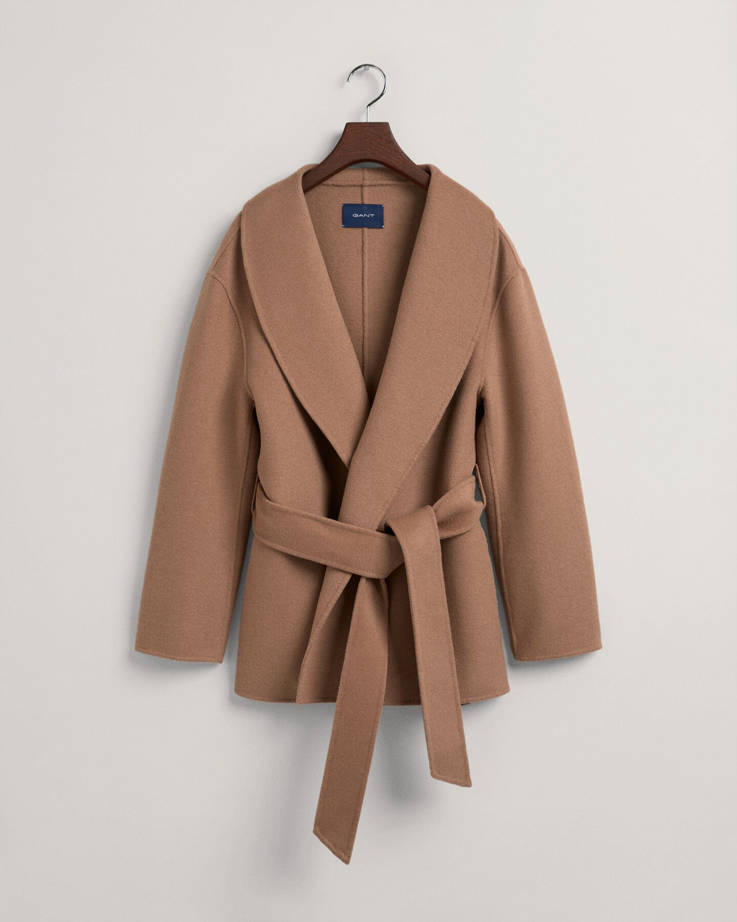 Blazer com cinto cosido à mão