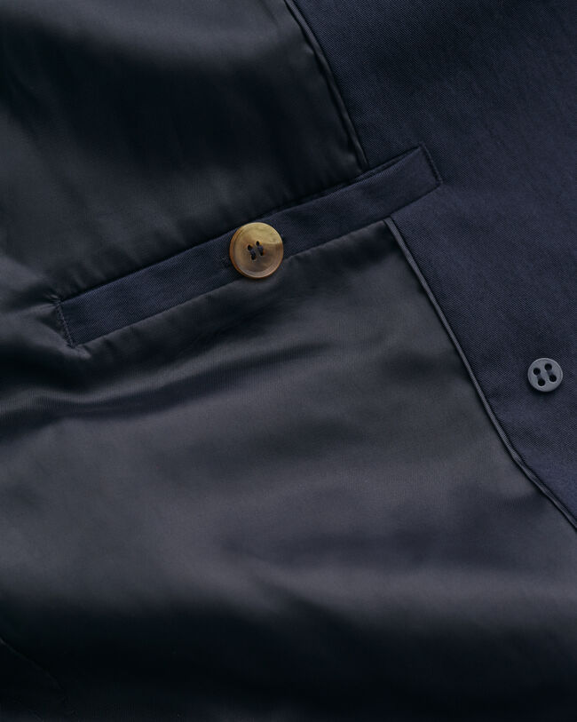 Casaco estilo gabardina com comprimento médio