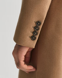 Sobretudo cl&aacute;ssico em l&atilde;