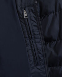 Blus&atilde;o acolchoado leve Teens