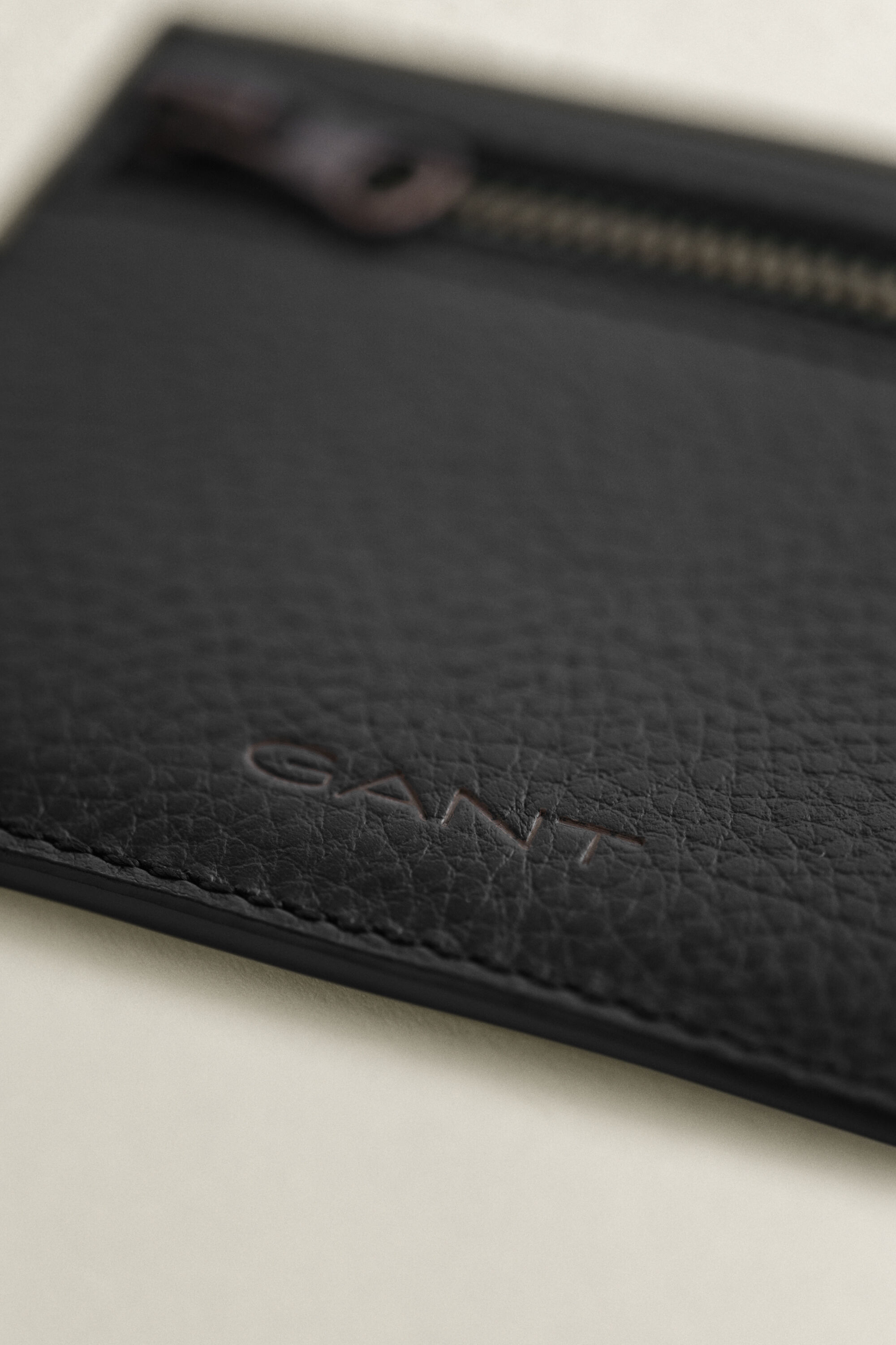 Porta-cartões em pele granulada