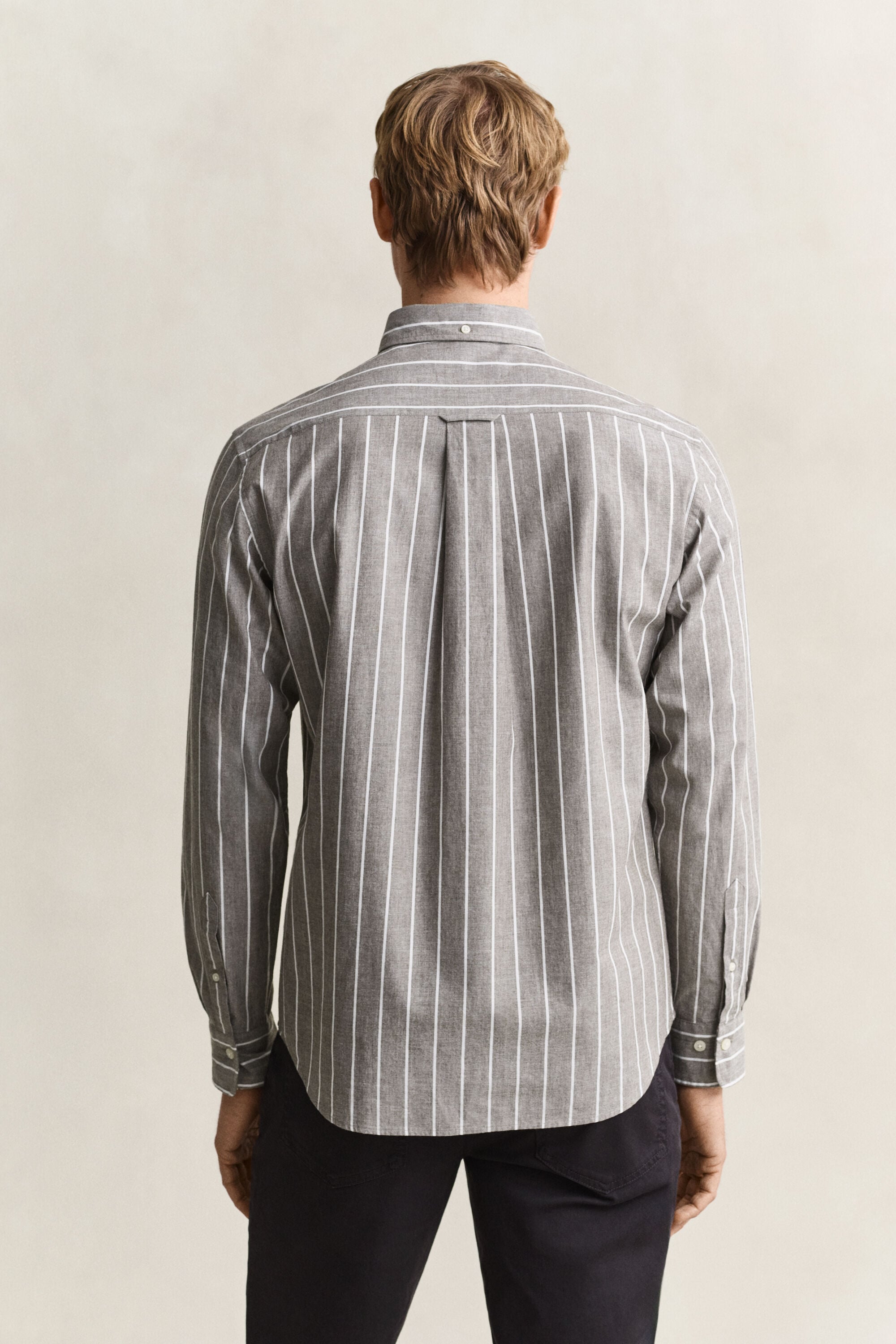 Camisa em popelina e mistura de tecidos às riscas