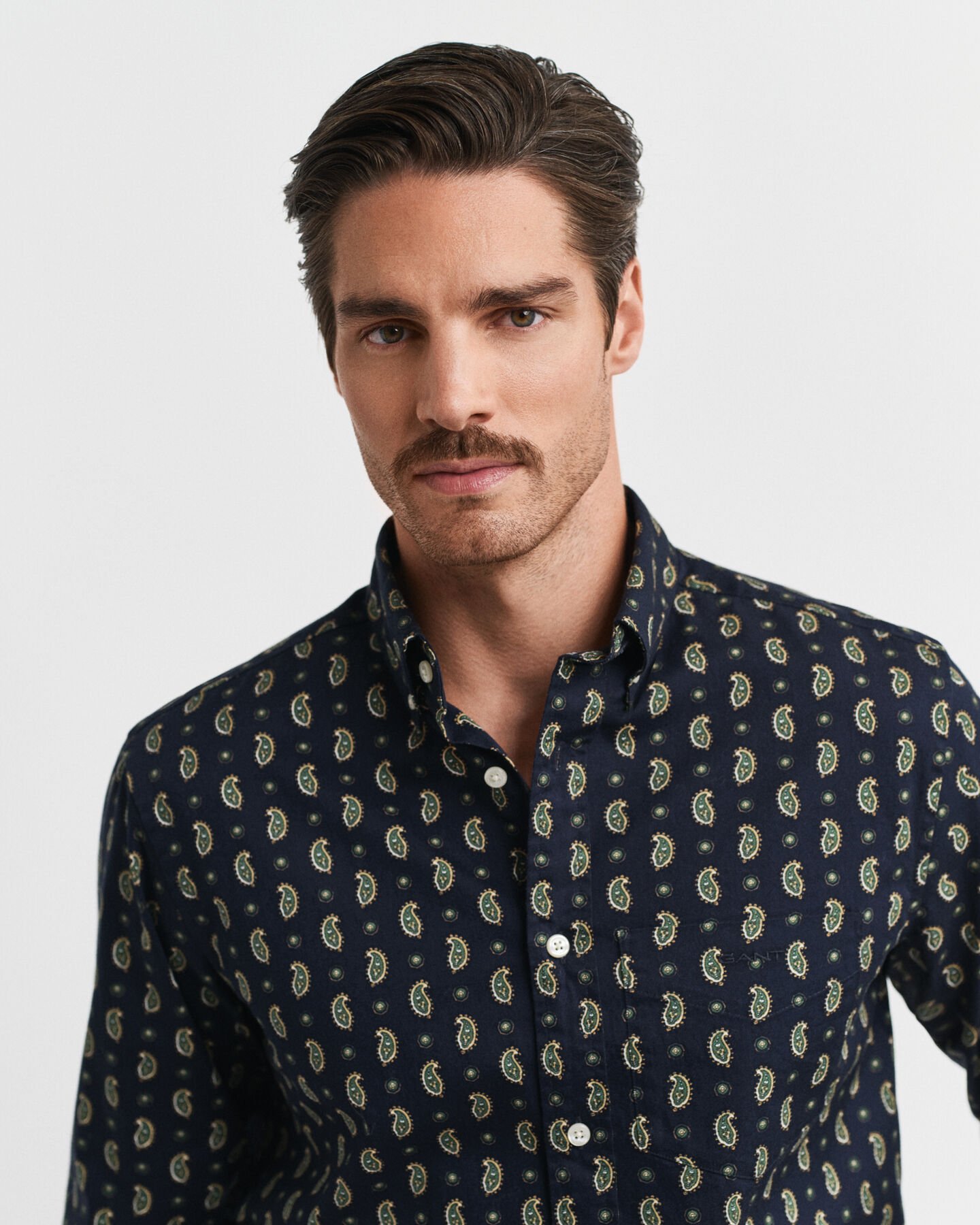 Camisa em sarja com padrão paisley estampado regular fit