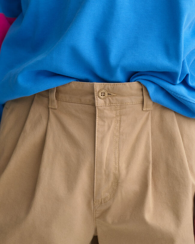 Calções com pregas relaxed fit