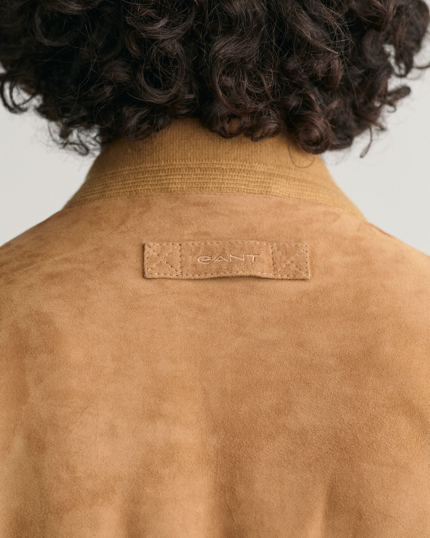 Blusão bomber em camurça