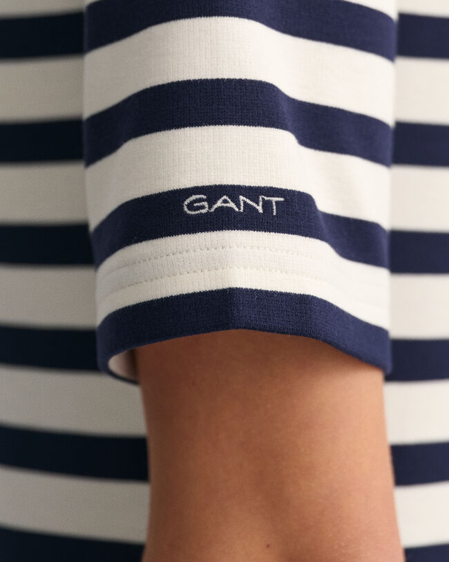 Vestido t-shirt &agrave;s riscas