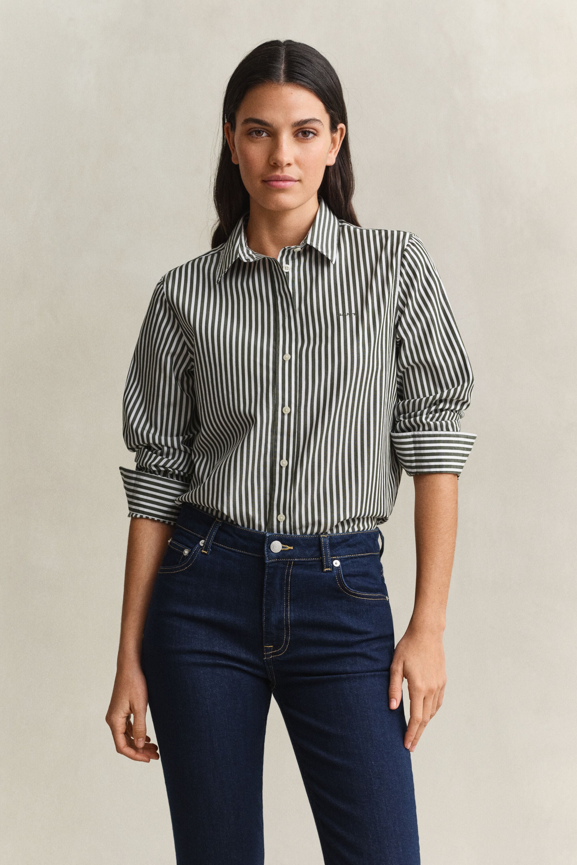 Camisa em popelina às riscas clássica regular fit